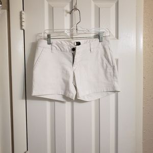 Sz. 1 White Volcom Shorts